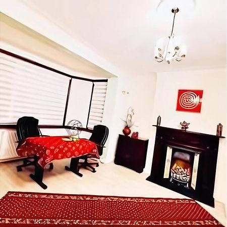 Beautiful Double En-Suite Room, Separate Entrance, Ilford, Central Line Gants Hill, Free Parking المظهر الخارجي الصورة