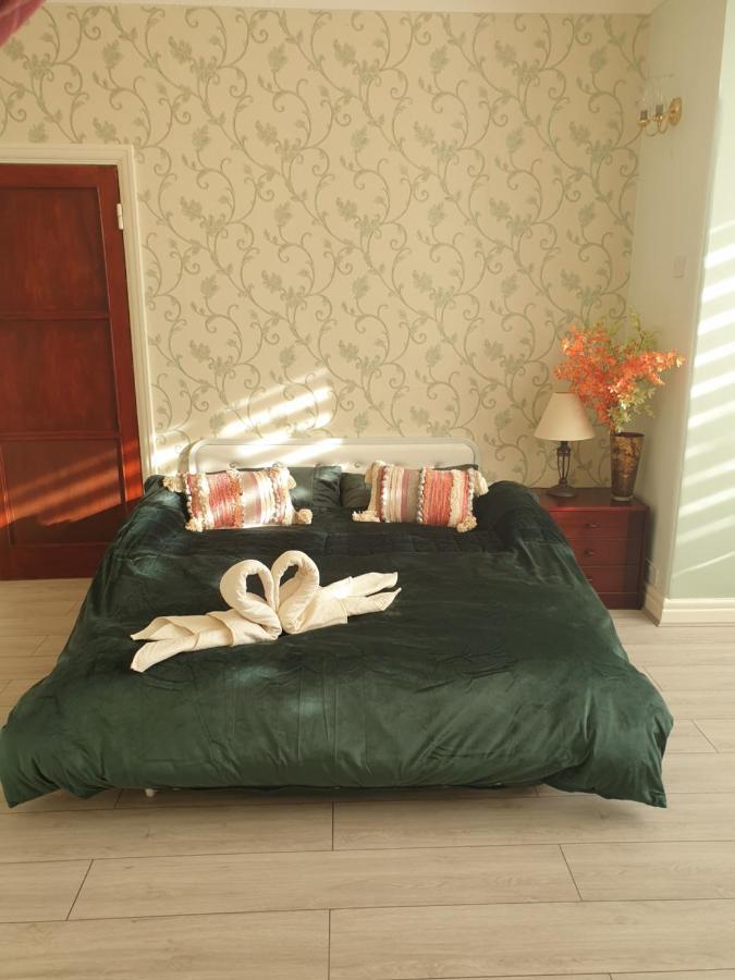 Beautiful Double En-Suite Room, Separate Entrance, Ilford, Central Line Gants Hill, Free Parking المظهر الخارجي الصورة
