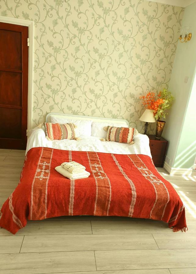 Beautiful Double En-Suite Room, Separate Entrance, Ilford, Central Line Gants Hill, Free Parking المظهر الخارجي الصورة